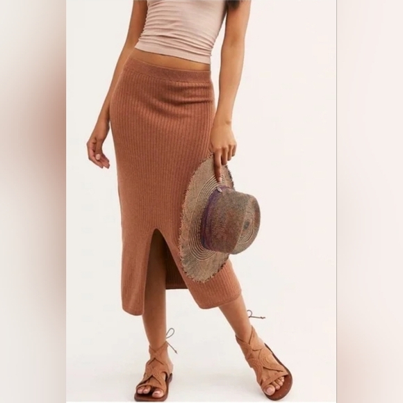 Free People Dresses & Skirts - FREE PEOPLE Women’s Skyline Midi Skirt  Ribbed Front Split Cocoa Heather M